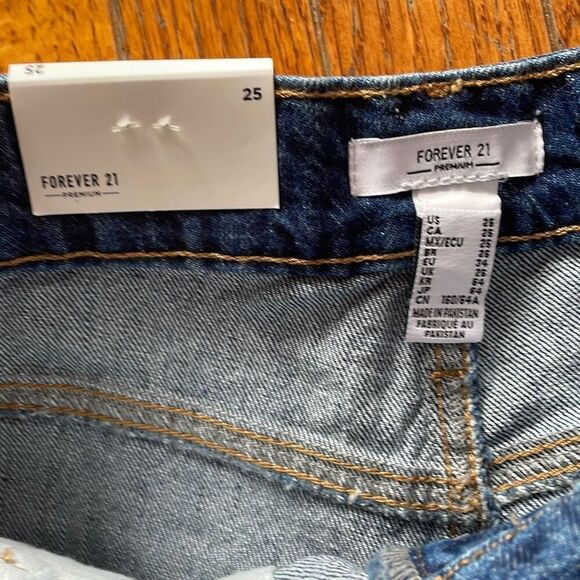 Forever 21 daisy embroidered medium wash denim jeans fringe shorts size 25 NWT - Picture 7 of 10